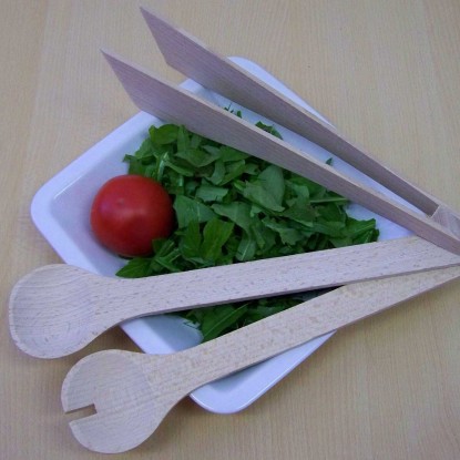 Pincers and salad spoons