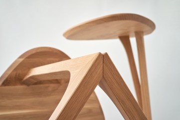Odkldac stolek TRIANGLE detail podno             